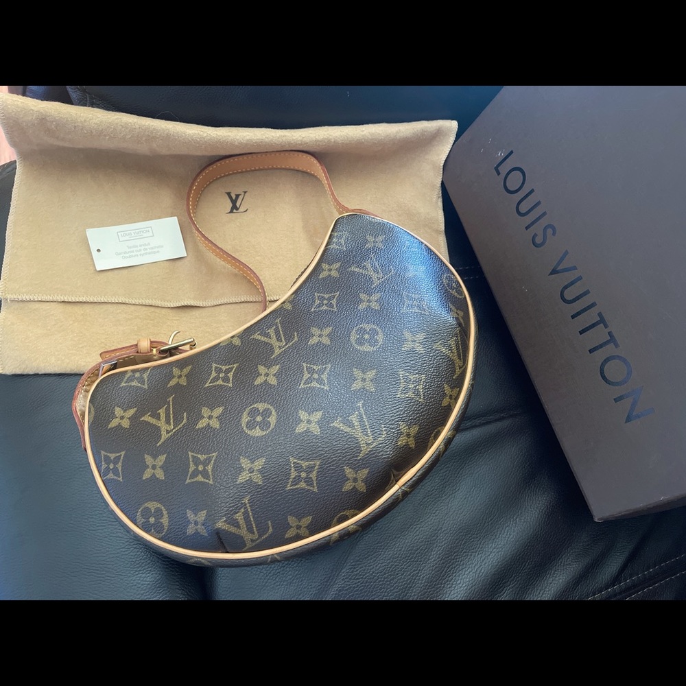 💯 authentic Louis Vuitton Croissant PM